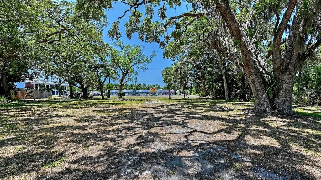 168 N Tamiami Trail Osprey FL 34229