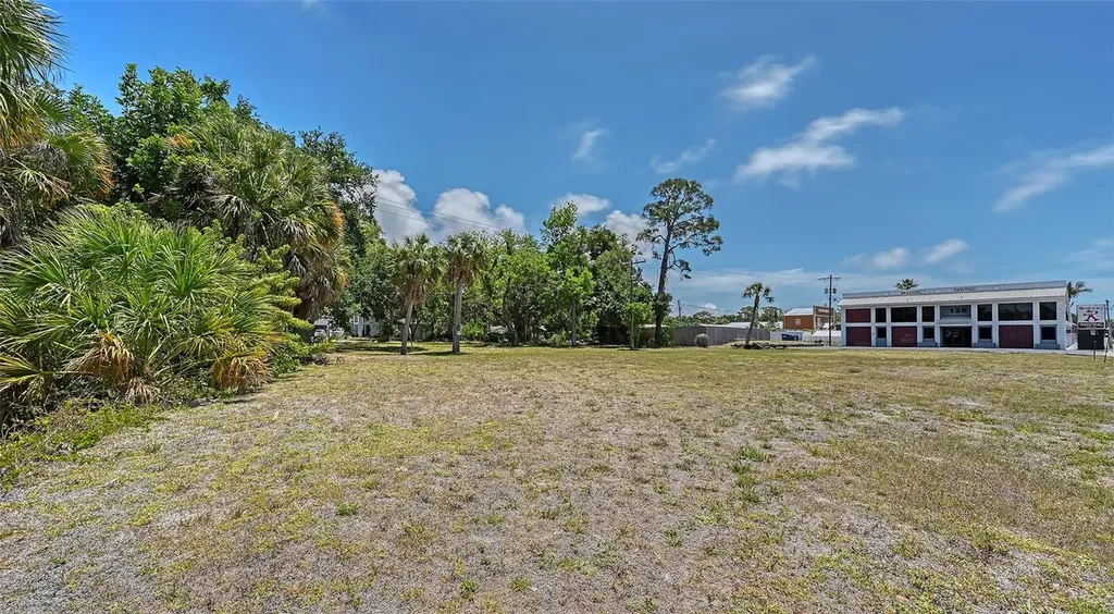 168 N Tamiami Trail Osprey FL 34229