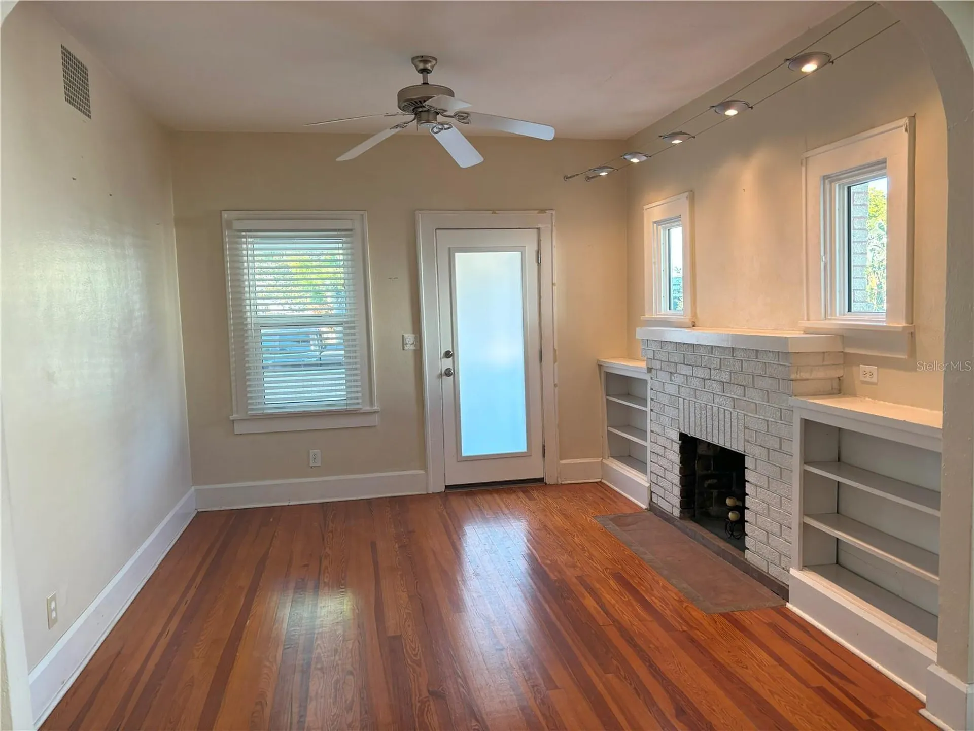 1118 23rd Avenue N St Petersburg FL 33704