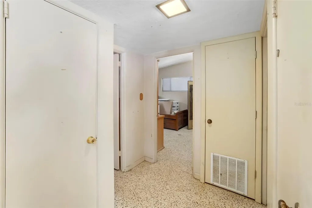 2742 S East Avenue Sarasota FL 34239