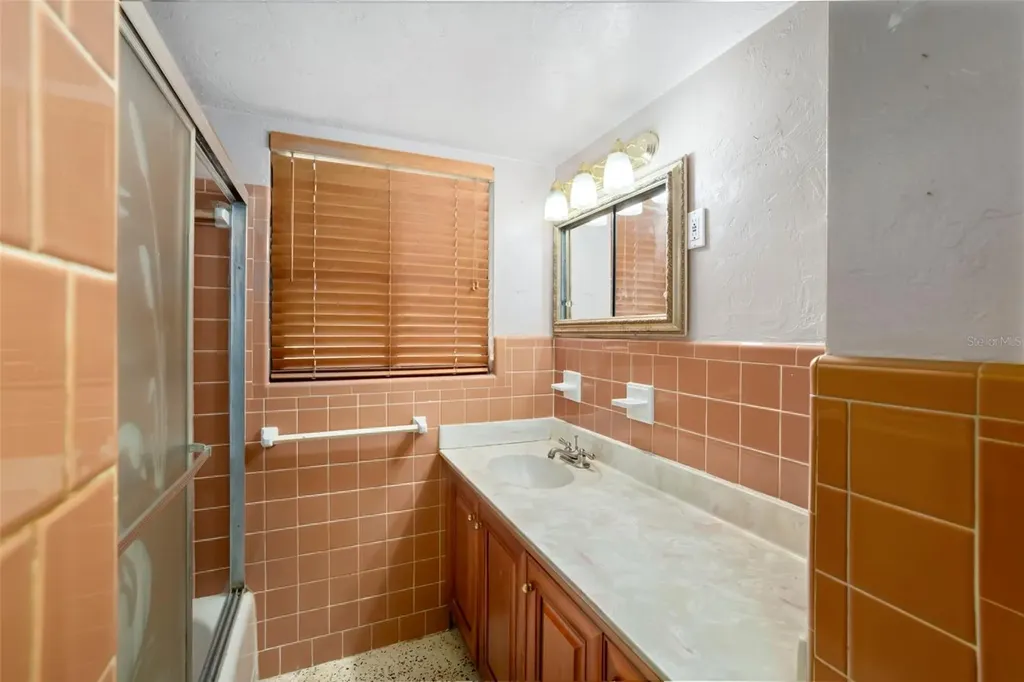 2742 S East Avenue Sarasota FL 34239