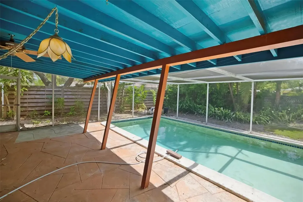 2742 S East Avenue Sarasota FL 34239