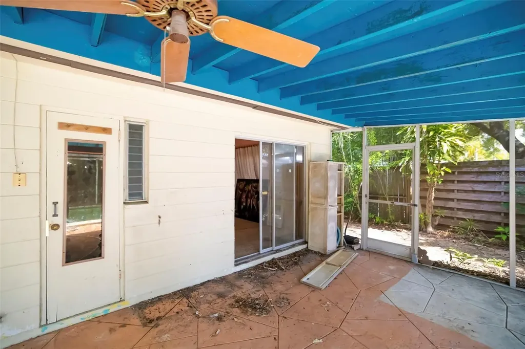 2742 S East Avenue Sarasota FL 34239