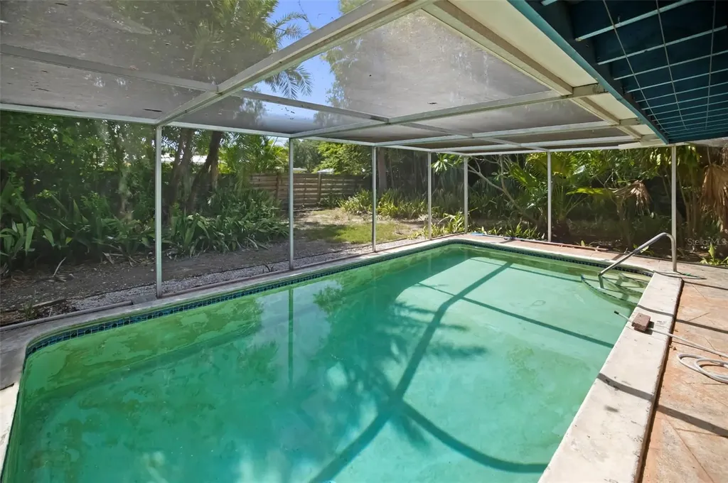 2742 S East Avenue Sarasota FL 34239