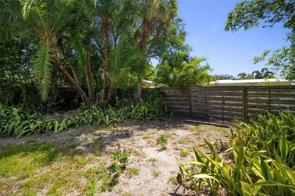 2742 S East Avenue Sarasota FL 34239