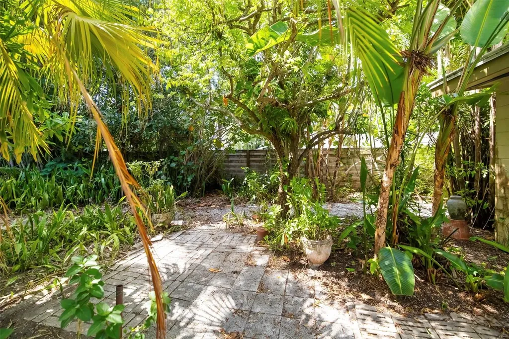 2742 S East Avenue Sarasota FL 34239