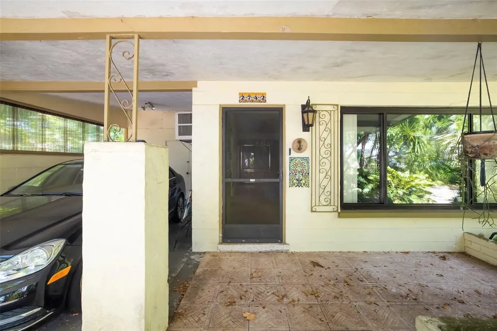 2742 S East Avenue Sarasota FL 34239