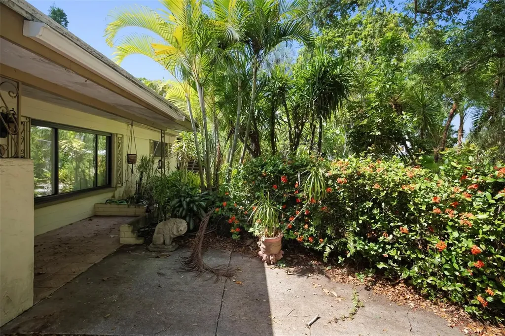 2742 S East Avenue Sarasota FL 34239