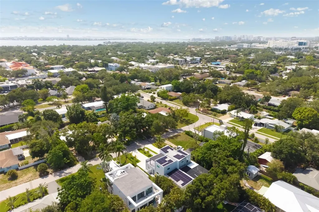 2742 S East Avenue Sarasota FL 34239