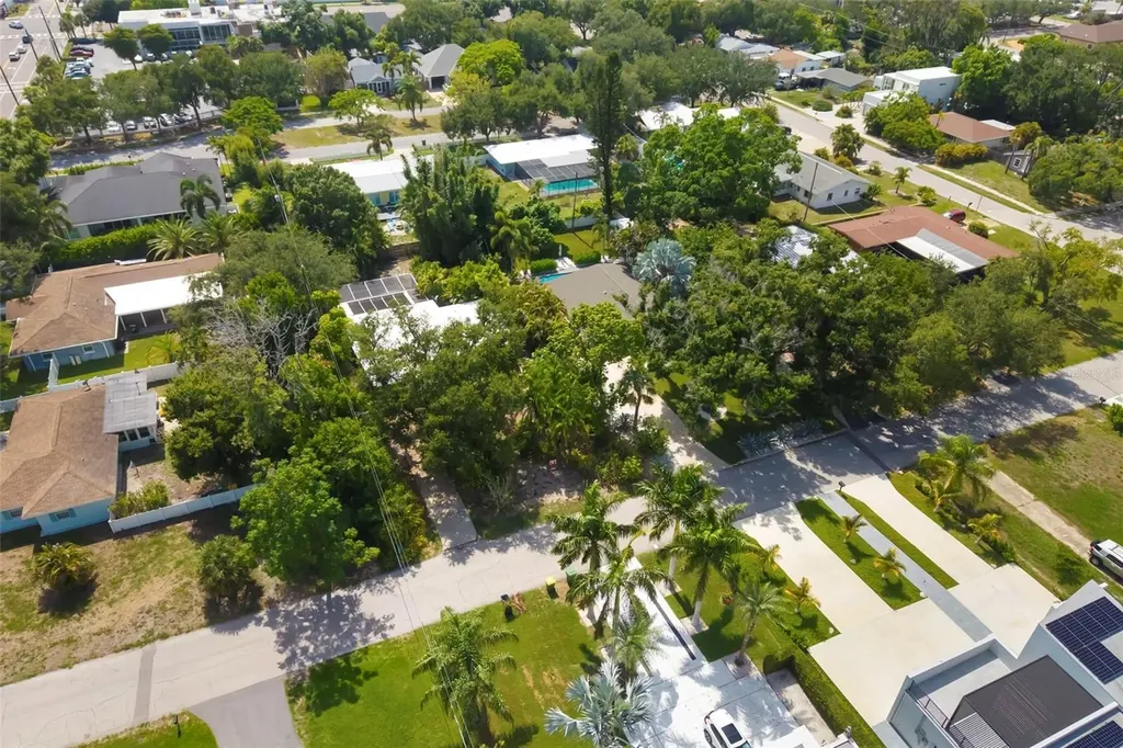 2742 S East Avenue Sarasota FL 34239