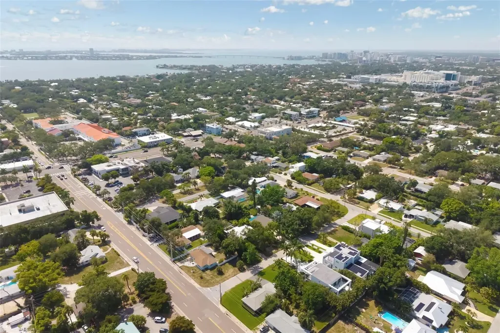 2742 S East Avenue Sarasota FL 34239
