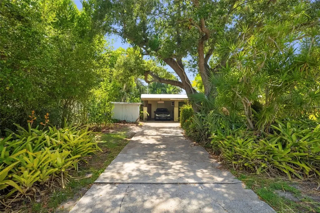 2742 S East Avenue Sarasota FL 34239