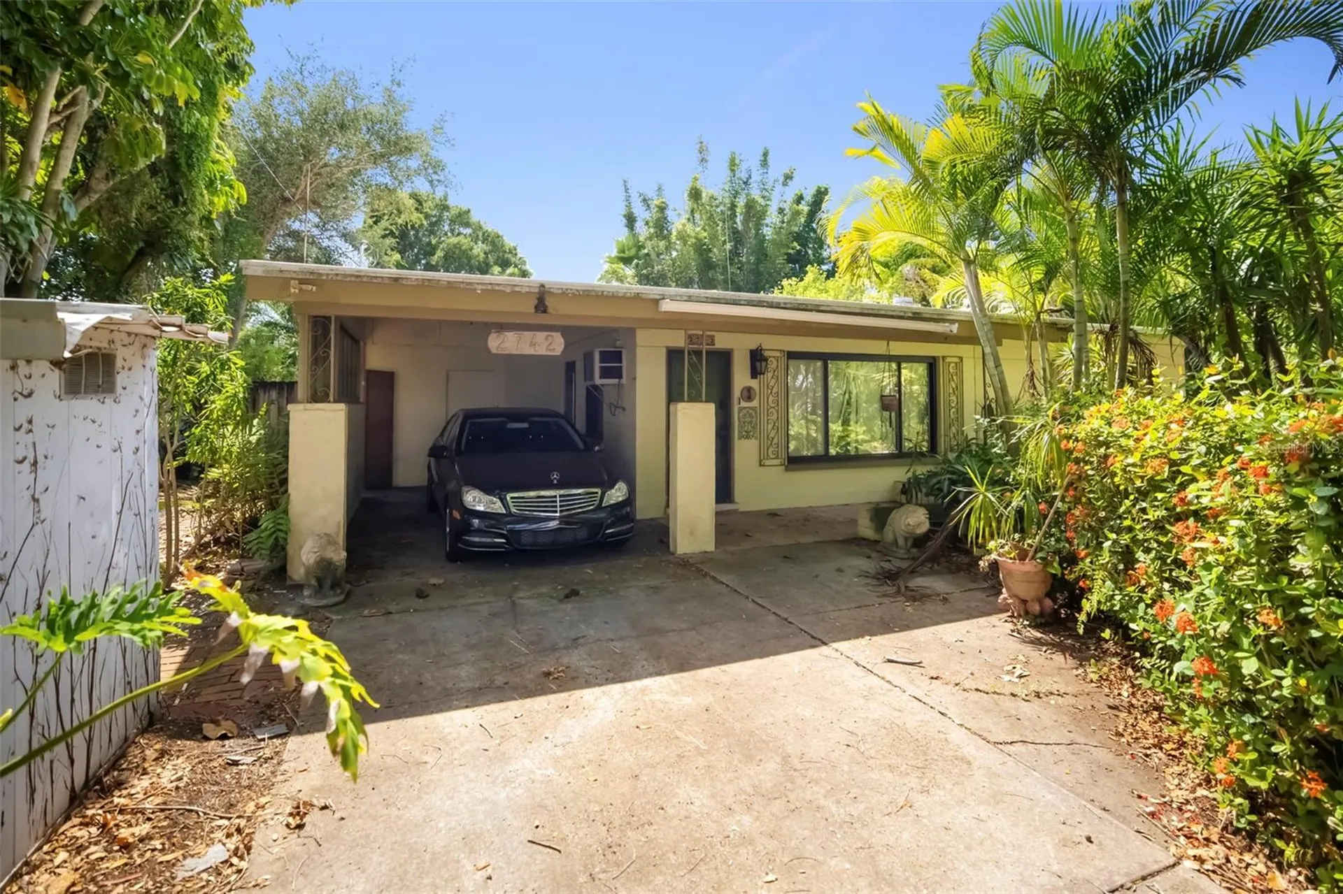 2742 S East Avenue Sarasota FL 34239