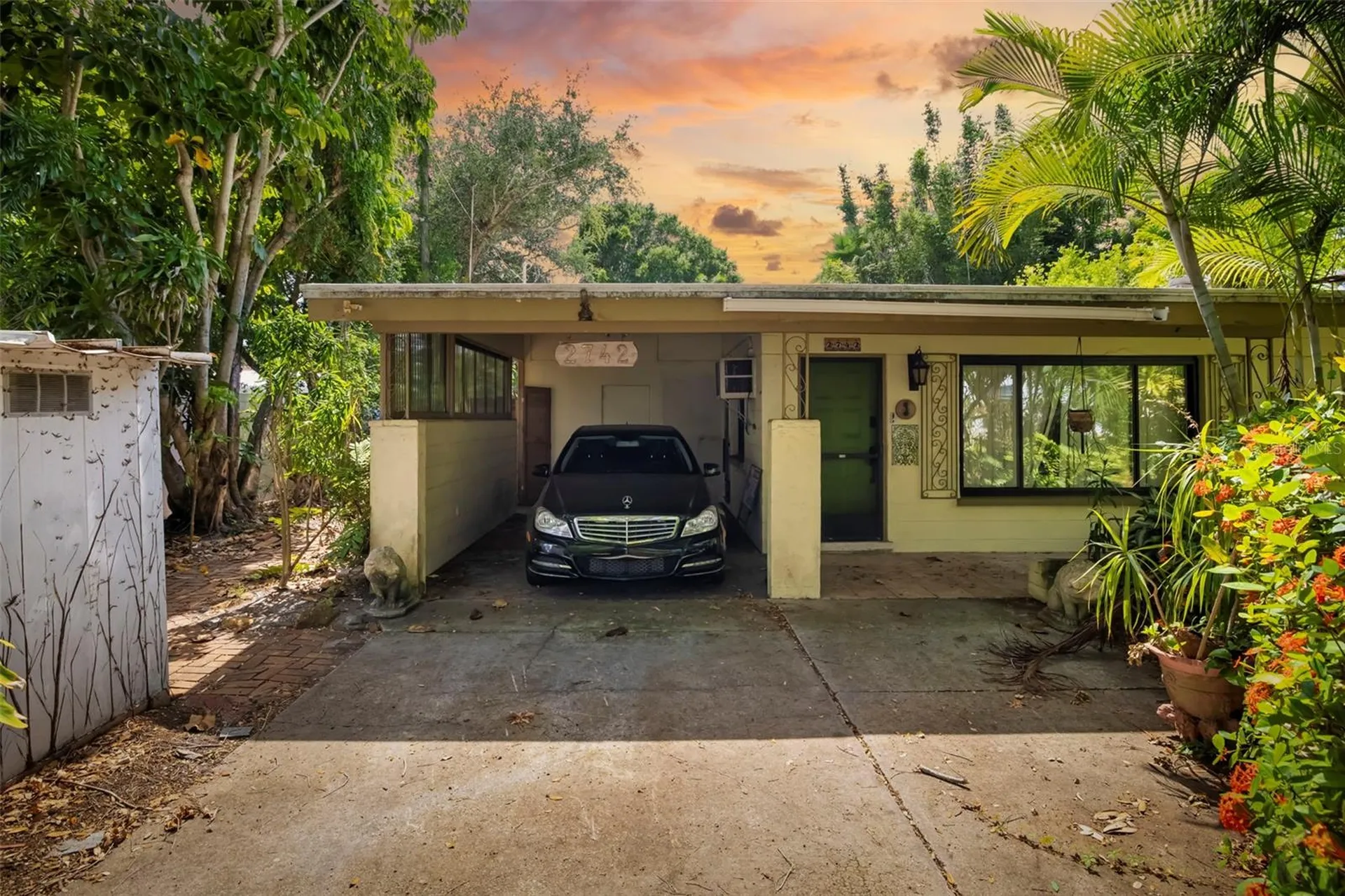 2742 S East Avenue Sarasota FL 34239