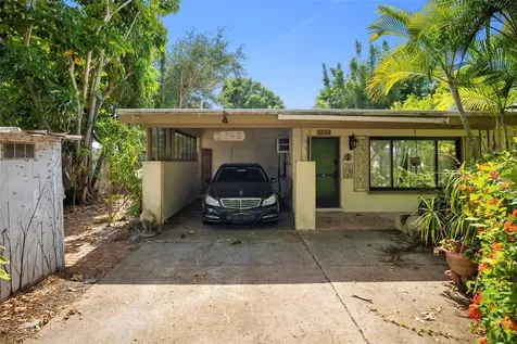 2742 S East Avenue Sarasota FL 34239