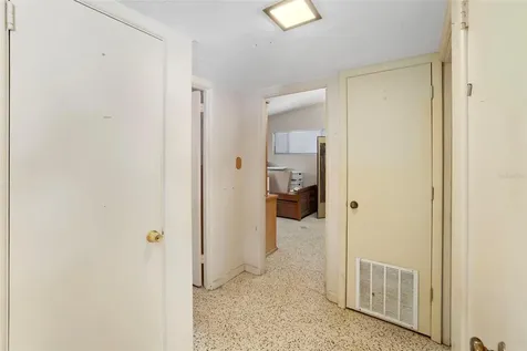 2742 S East Avenue Sarasota FL 34239