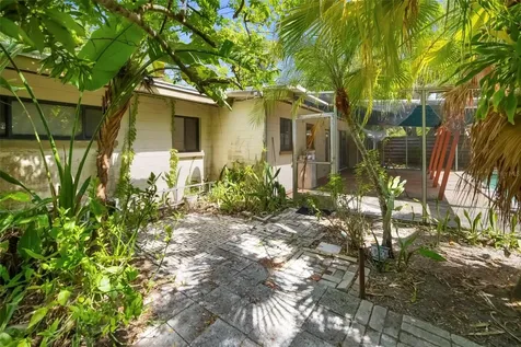 2742 S East Avenue Sarasota FL 34239