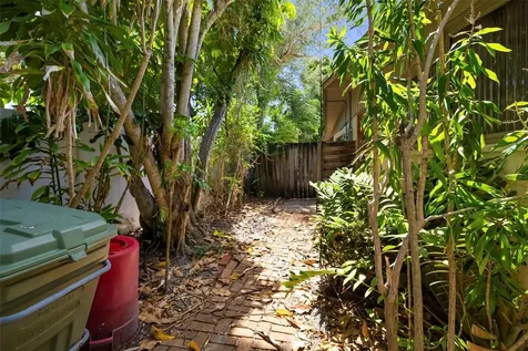 2742 S East Avenue Sarasota FL 34239