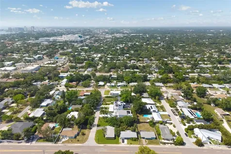 2742 S East Avenue Sarasota FL 34239