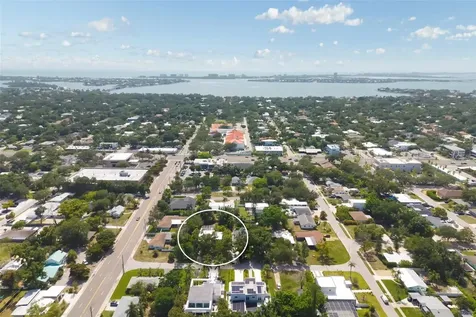2742 S East Avenue Sarasota FL 34239