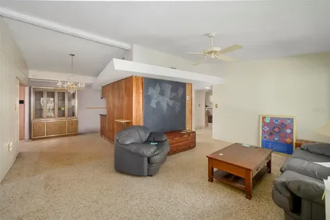 2742 S East Avenue Sarasota FL 34239