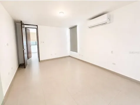 E 11 Reina Victoria Guaynabo PR 00969