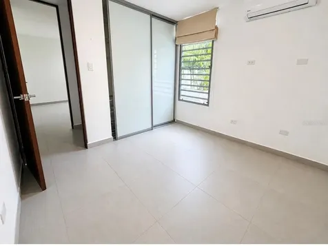 E 11 Reina Victoria Guaynabo PR 00969