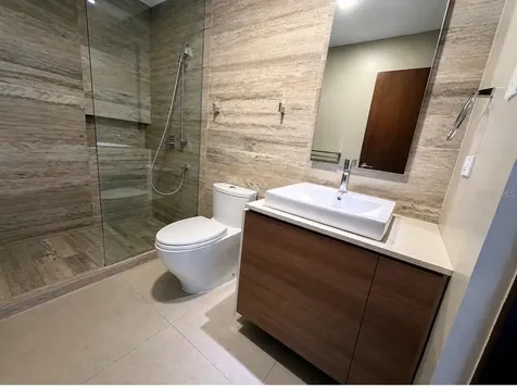 E 11 Reina Victoria Guaynabo PR 00969