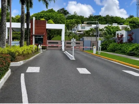 E 11 Reina Victoria Guaynabo PR 00969
