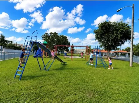 E 11 Reina Victoria Guaynabo PR 00969