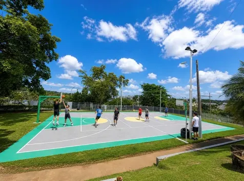 E 11 Reina Victoria Guaynabo PR 00969