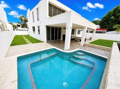E 11 Reina Victoria Guaynabo PR 00969