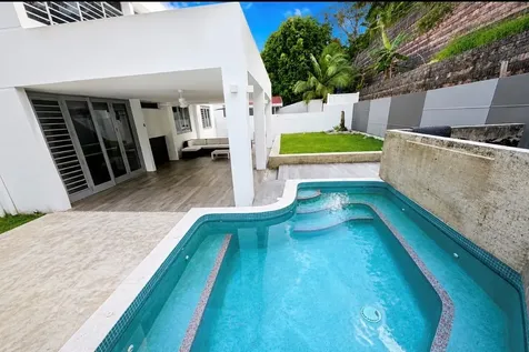 E 11 Reina Victoria Guaynabo PR 00969