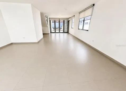 E 11 Reina Victoria Guaynabo PR 00969
