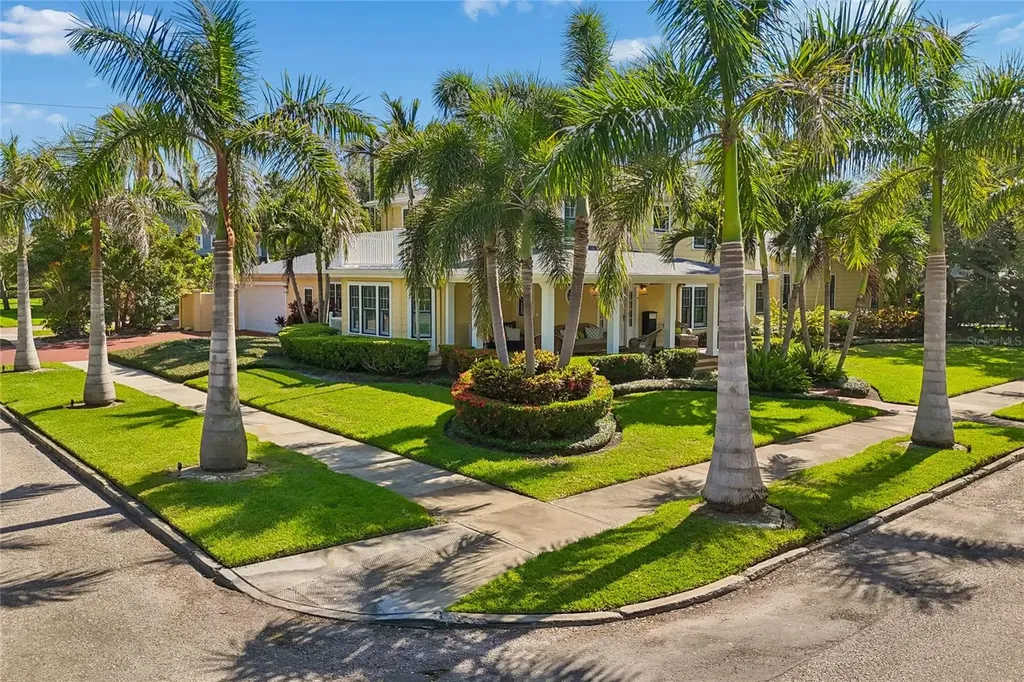 556 21st Avenue NE St Petersburg FL 33704