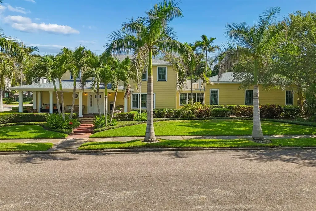 556 21st Avenue NE St Petersburg FL 33704
