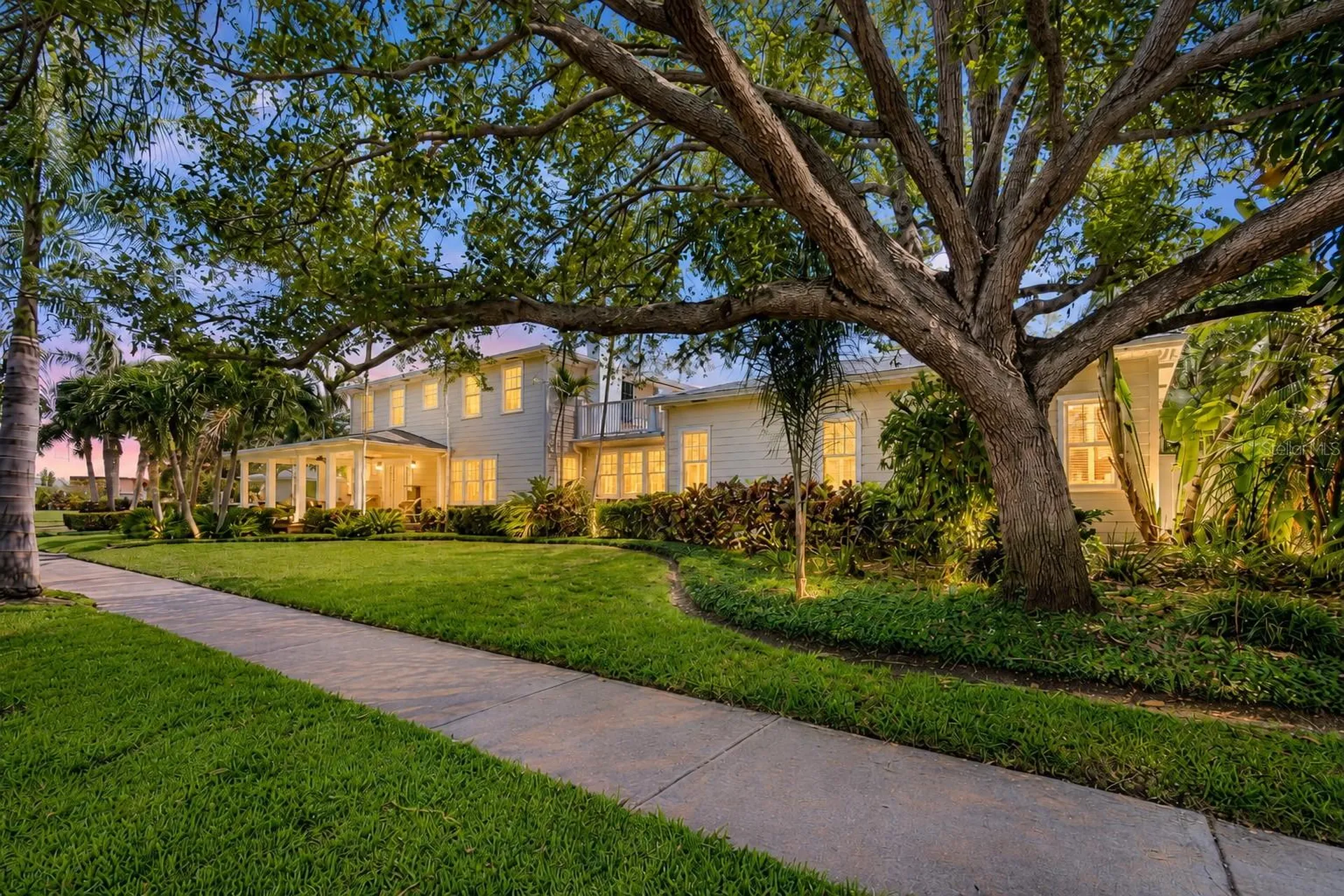 556 21st Avenue NE St Petersburg FL 33704