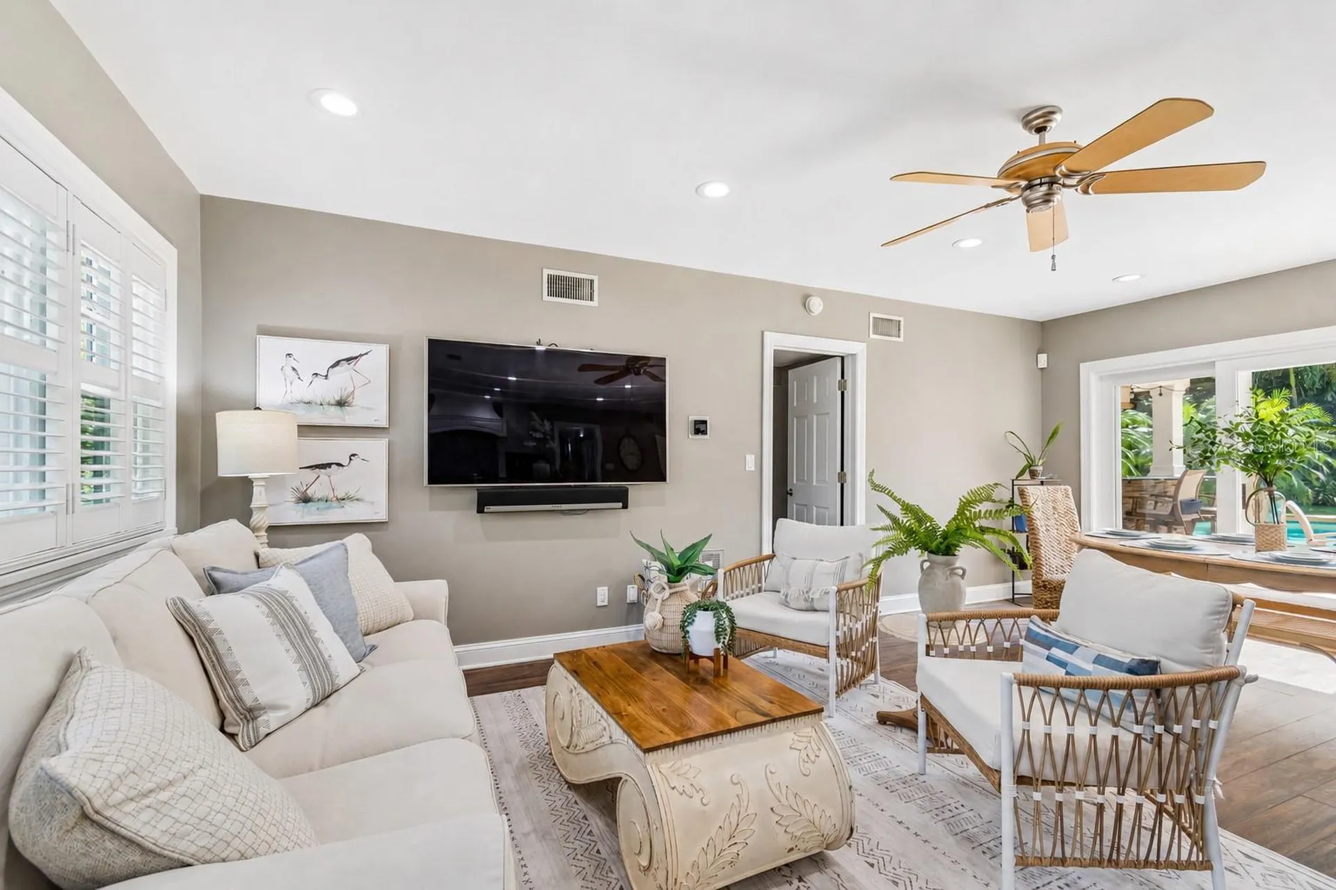 556 21st Avenue NE St Petersburg FL 33704