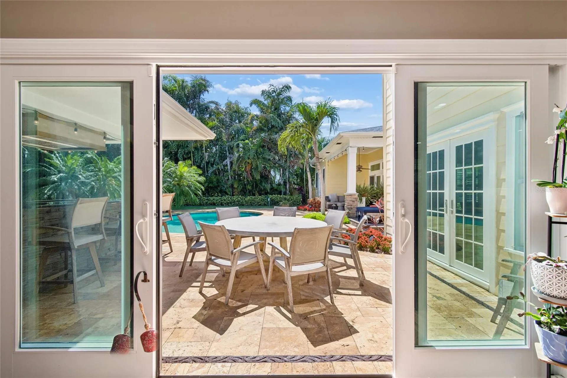 556 21st Avenue NE St Petersburg FL 33704