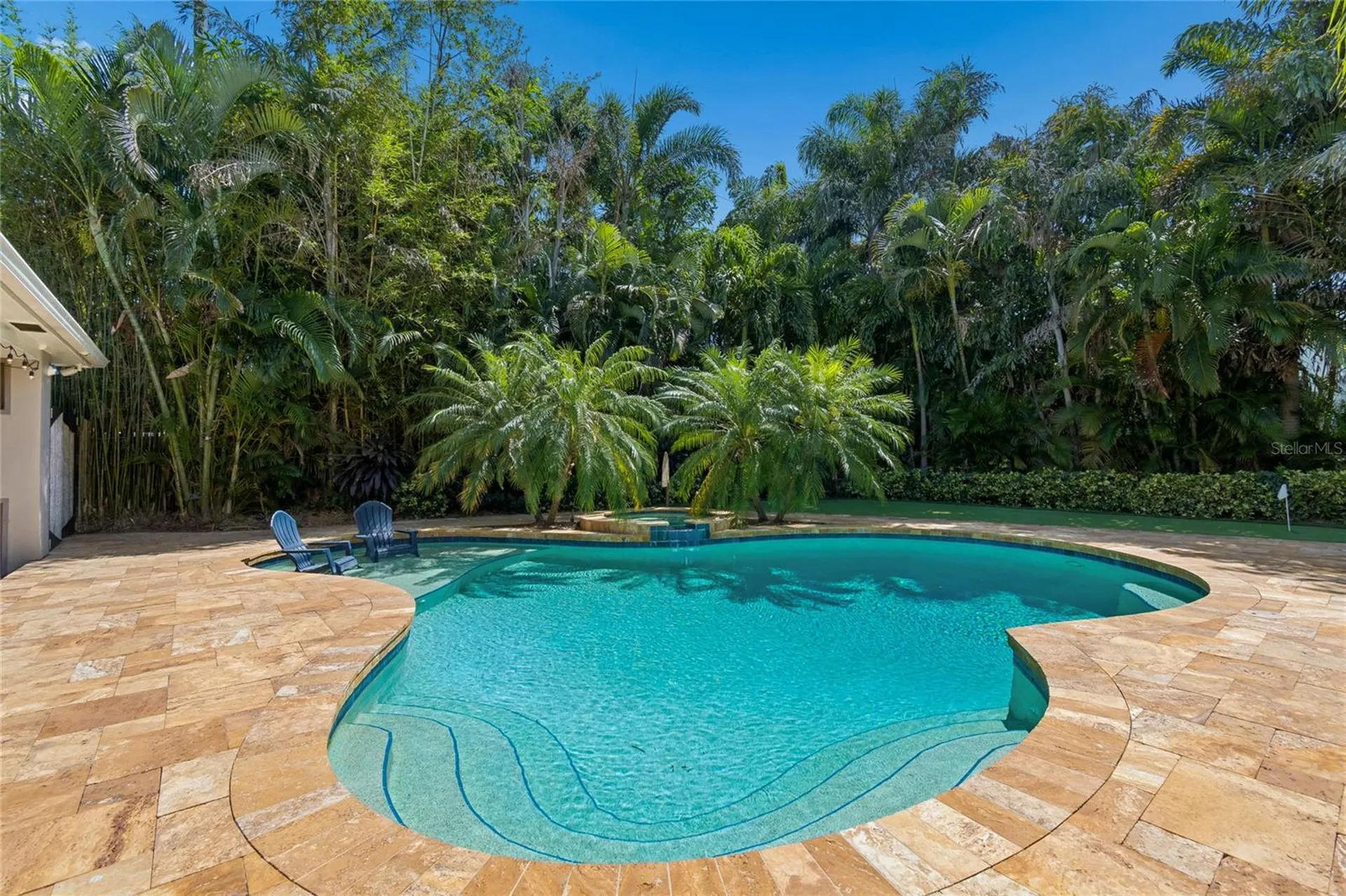 556 21st Avenue NE St Petersburg FL 33704