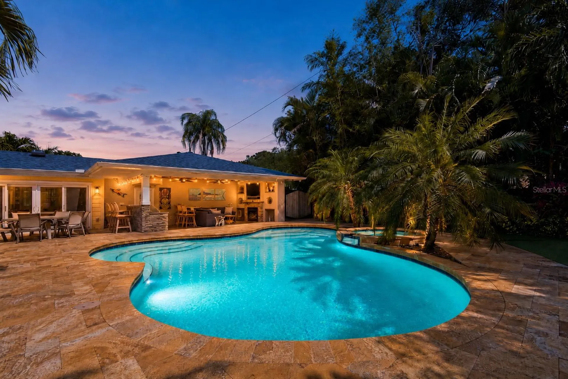 556 21st Avenue NE St Petersburg FL 33704