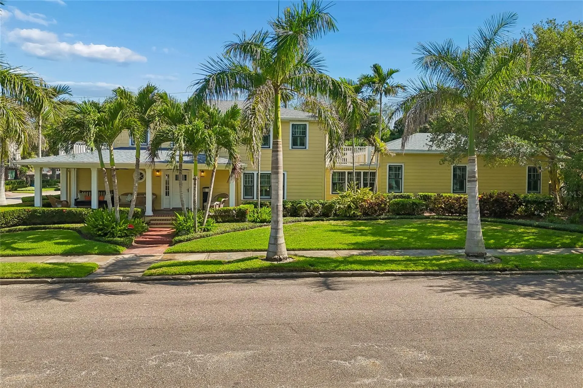 556 21st Avenue NE St Petersburg FL 33704