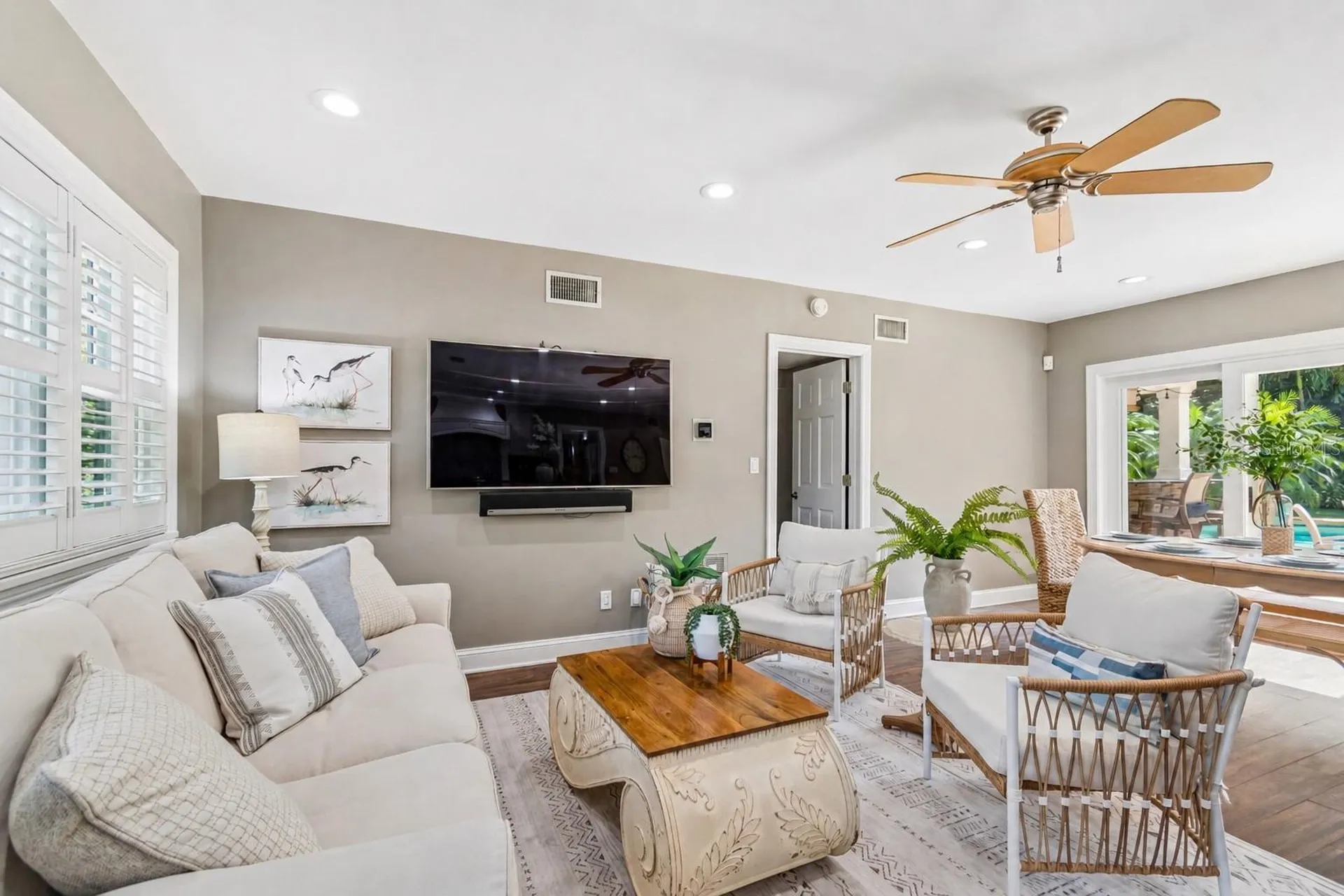 556 21st Avenue NE St Petersburg FL 33704