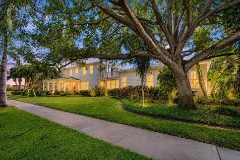 556 21st Avenue NE St Petersburg FL 33704
