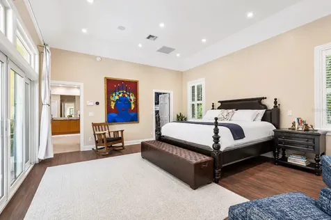 556 21st Avenue NE St Petersburg FL 33704