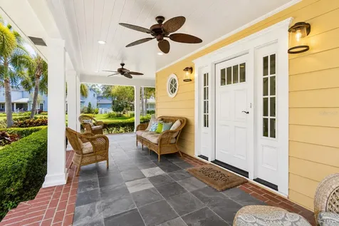 556 21st Avenue NE St Petersburg FL 33704