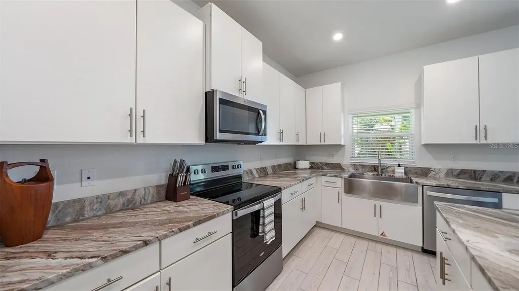 2587 Temple Street Sarasota FL 34239