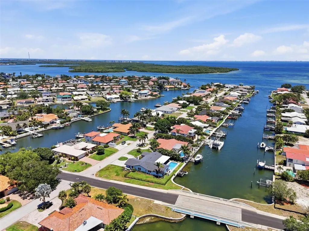 2000 Kansas Avenue NE St Petersburg FL 33703