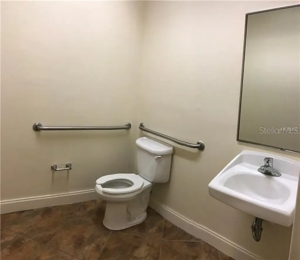 6236 Kingspointe Parkway Orlando FL 32819