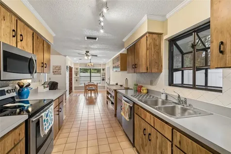 5127 Nashville Drive Tampa FL 33624